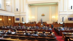 A new Law on Money Laundering, proposed by the Council of Ministers, is passed at first reading by the Parliament